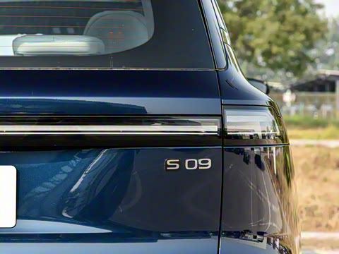 2025�� �Ŀ� ����Max