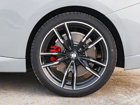 2025�� M240i xDrive