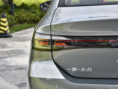 2026�� L 300TSI DSG ������