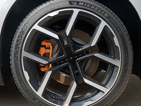 2025�� 820 Max