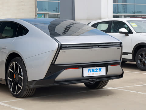 2025�� 820 Max