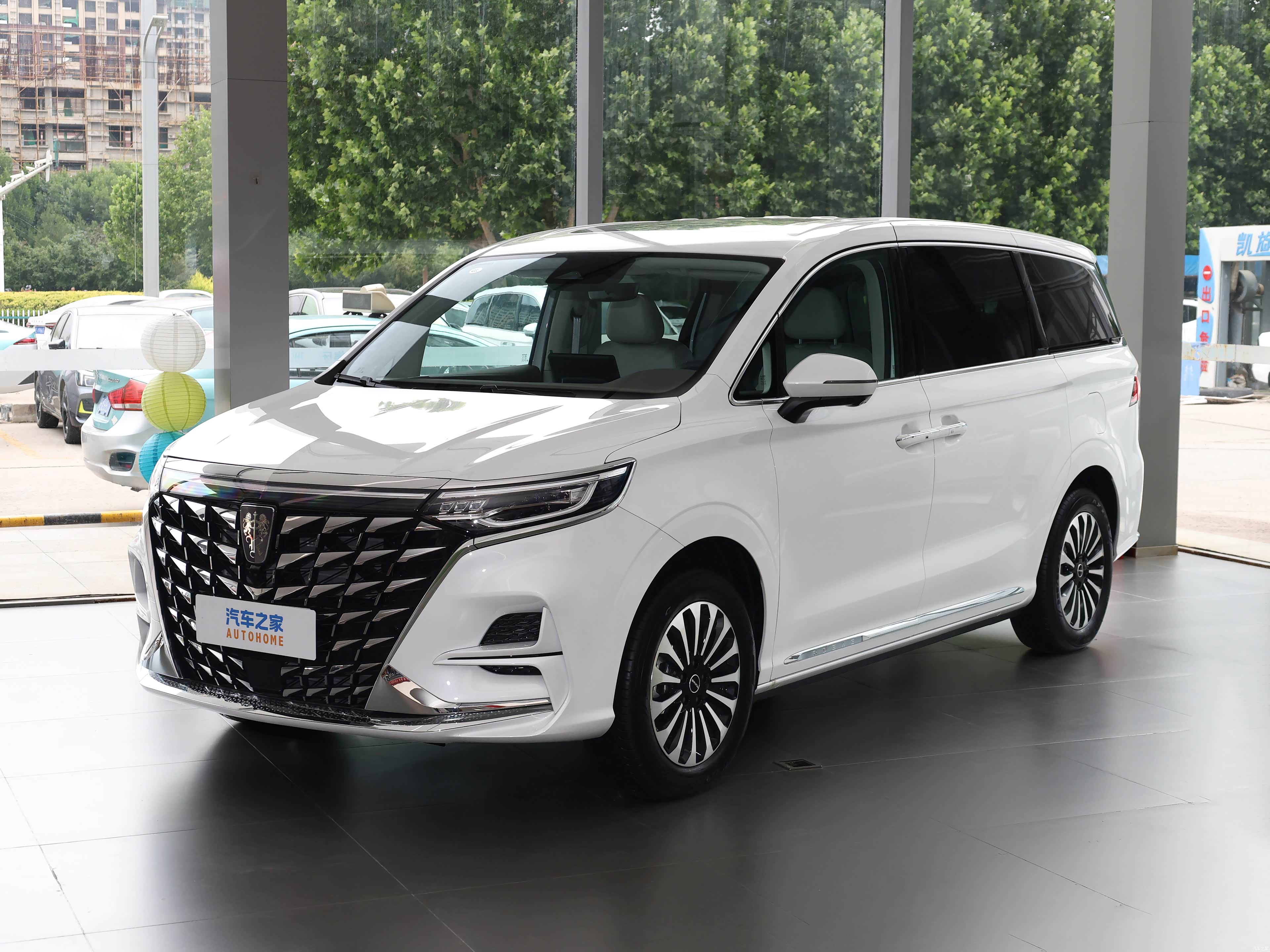 Roewe iMAX8