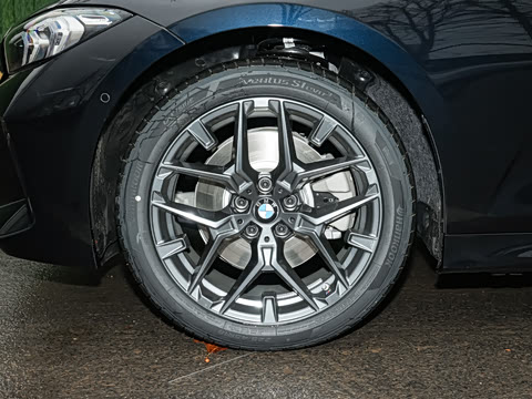 2026�� 330Li M�˶���ҹ��װ