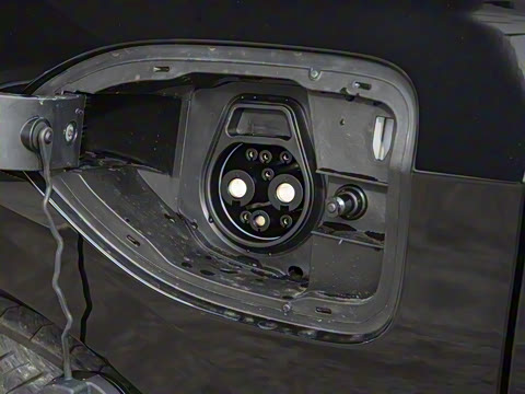 2025�� 610km PLUS