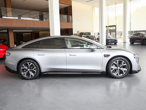 2025�� 705km Max