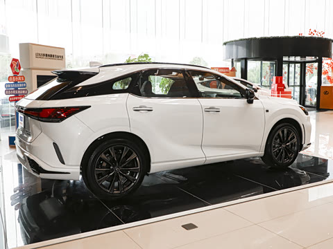 2026�� 500h ����F SPORT Performance