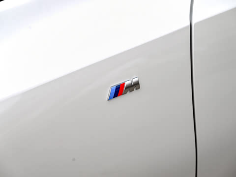 2026�� 330Li ������ M�˶���ҹ��װ