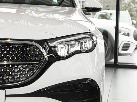 2024�� E 350 e L ���ʽ��϶����˶��γ�