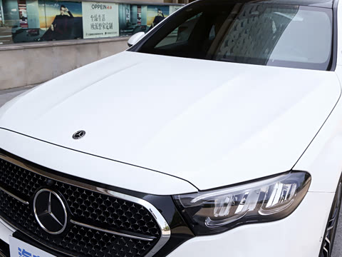 2026�� �Ŀ� E 300 L �����˶���
