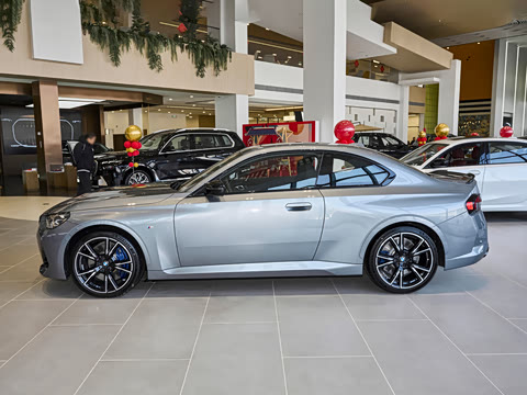 2026�� M240i