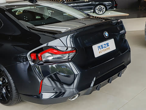 2026�� 225i M�˶���ҹ��װ