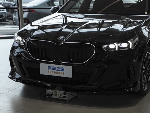 2026�� �Ŀ� 530Li xDrive M�˶���װ