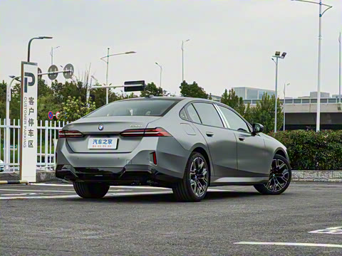 2026�� 530Li ������ M�˶���װ