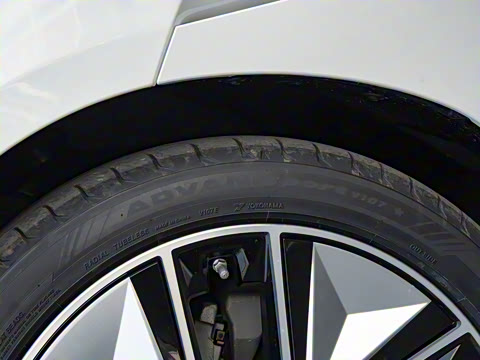 2026�� eDrive 40 L ��ҹ�˶���װ