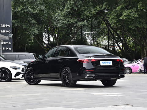 2026�� �Ŀ� E 300 �����˶���