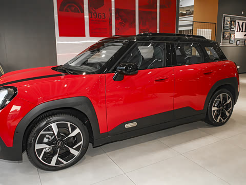 2025�� E ������