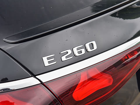 2026�� �Ŀ� E 260 �˶���