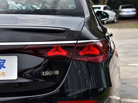 2026�� �Ŀ� E 300 L ������