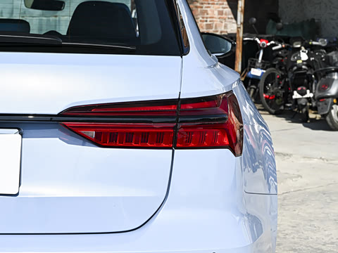 2025��  RS 6 4.0T Avant performance