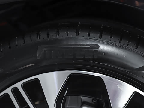 2026�� �Ŀ� E 300 L ������