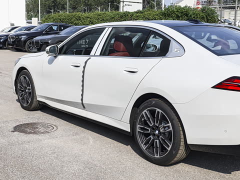 2026�� 530Li ������ M�˶���װ