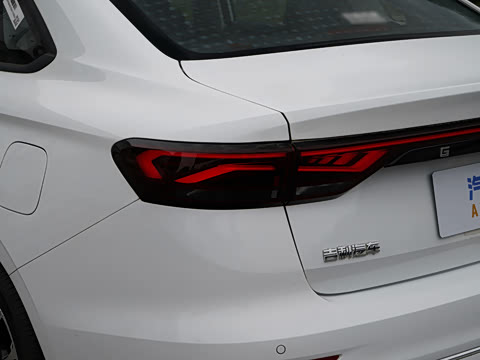 2027�� ���� 1.5L CVT������