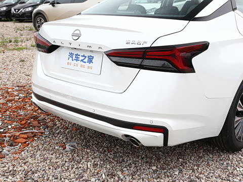 2025�� 2.0L XL-TLS ������