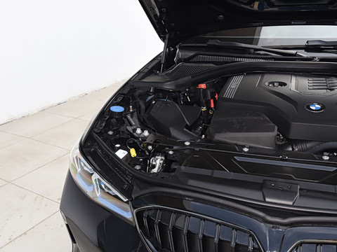 2026�� 330Li ������ M�˶���ҹ��װ