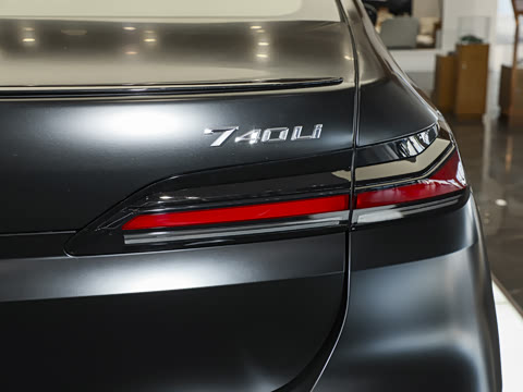 2026�� 740Li ��Ӱ��ذ� M���ܰ��˶���װ