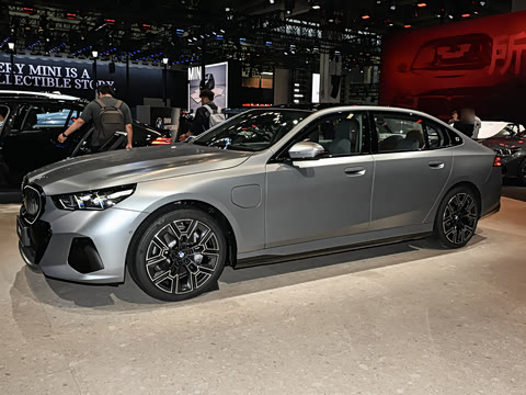2026�� �Ŀ� xDrive 50L M�˶���װ