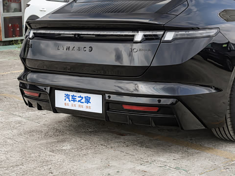 2025�� 240����Ultra�˶���