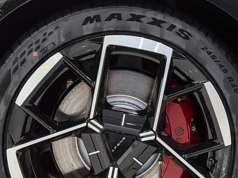 2025�� 820 Max