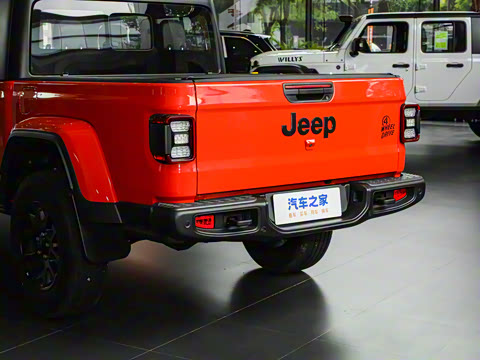 2023�� 3.6L Overland