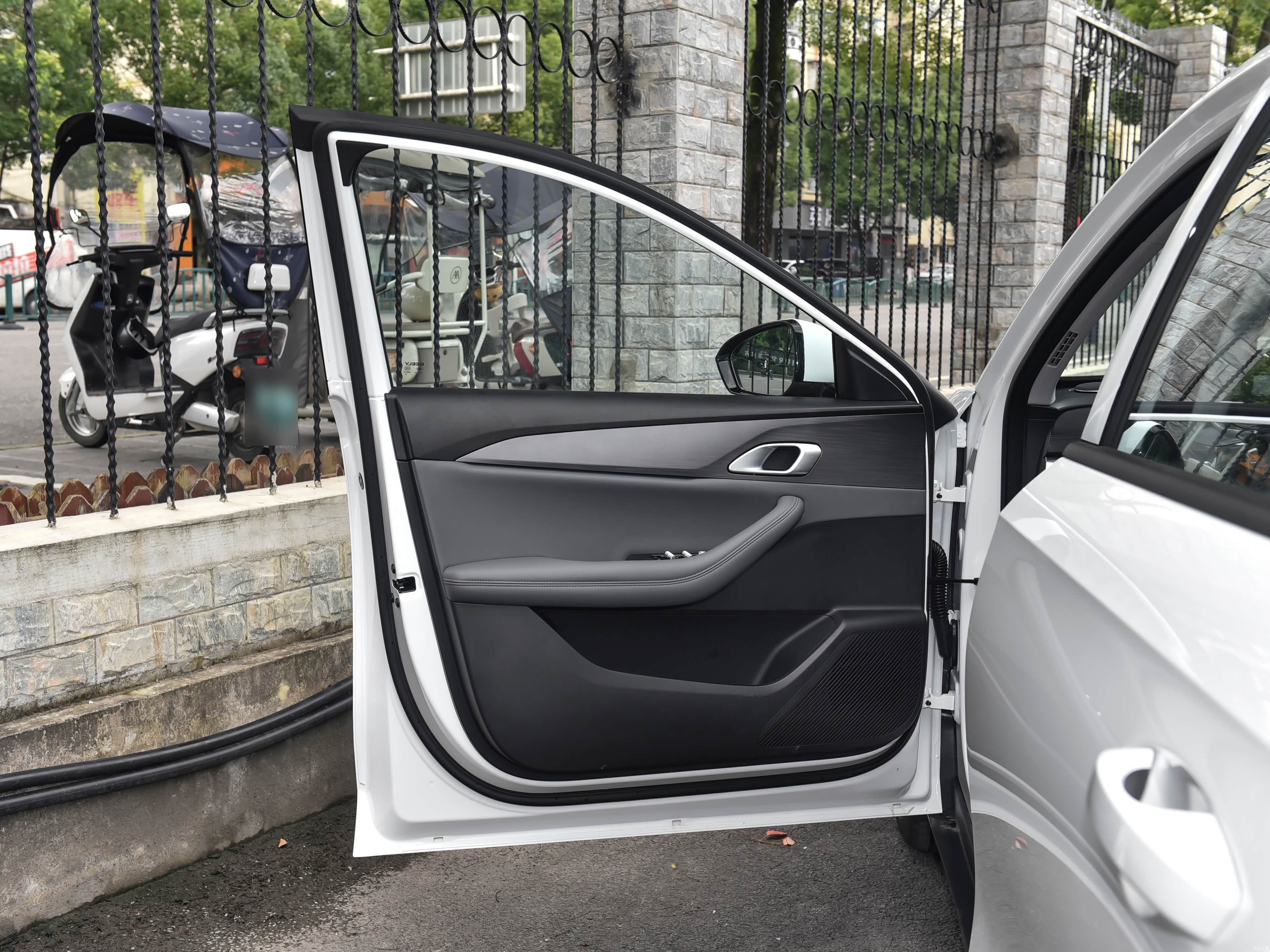 Geely A7 EV, миниатюра 21