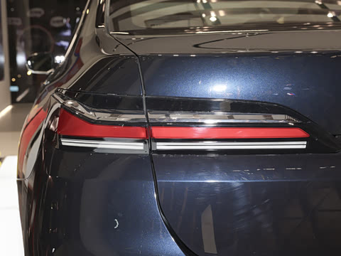 2026�� 735Li M�˶���װ