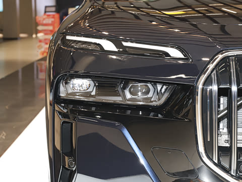 2026�� 735Li M�˶���װ