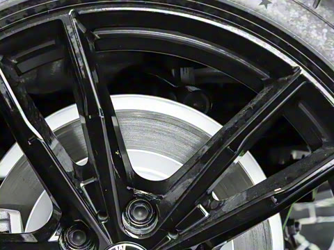 2025�� 225i M�˶���ҹ��װ