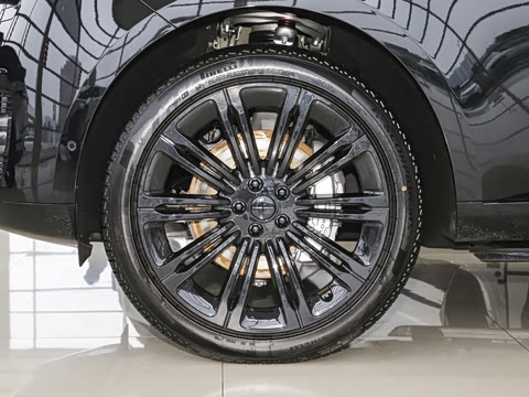 2026�� 3.0 L6 400PS SE�����