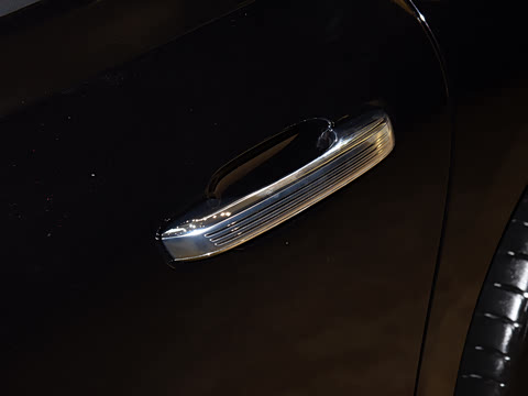 2026�� 4.0T V8 ��ϼ���ư�