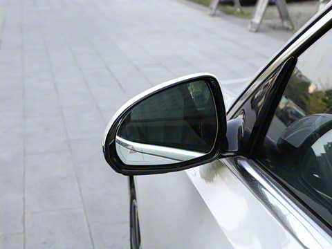 2025�� �Ŀ� E 300 L ʱ���˶���