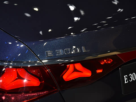 2026�� E 300 L ������