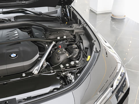 2026�� �Ŀ� 735Li M�˶���װ