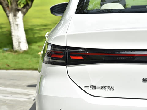 2026�� L 300TSI DSG ������