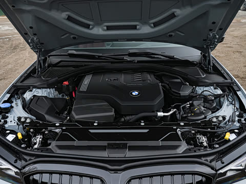 2026�� 330Li M�˶���ҹ��װ