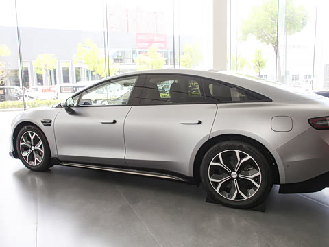 2025�� 705km Max