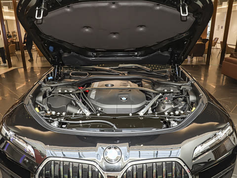 2026�� 740Li ������ M�˶���װ