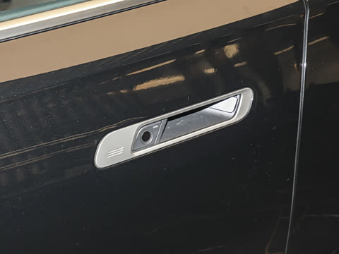 2026�� 740Li ������ M�˶���װ