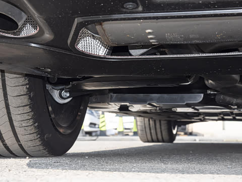 2026�� 740Li ������ M�˶���װ