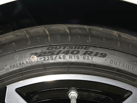 2026�� 225i M�˶���ҹ��װ