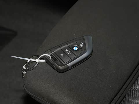 2026�� 225i M�˶���ҹ��װ